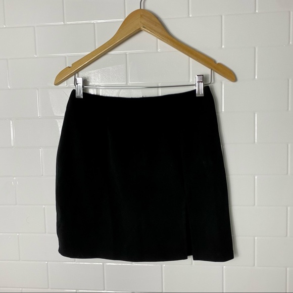 SHEIN Dresses & Skirts - 🛍2/$20: SHEIN Black Slit Mini-Skirt